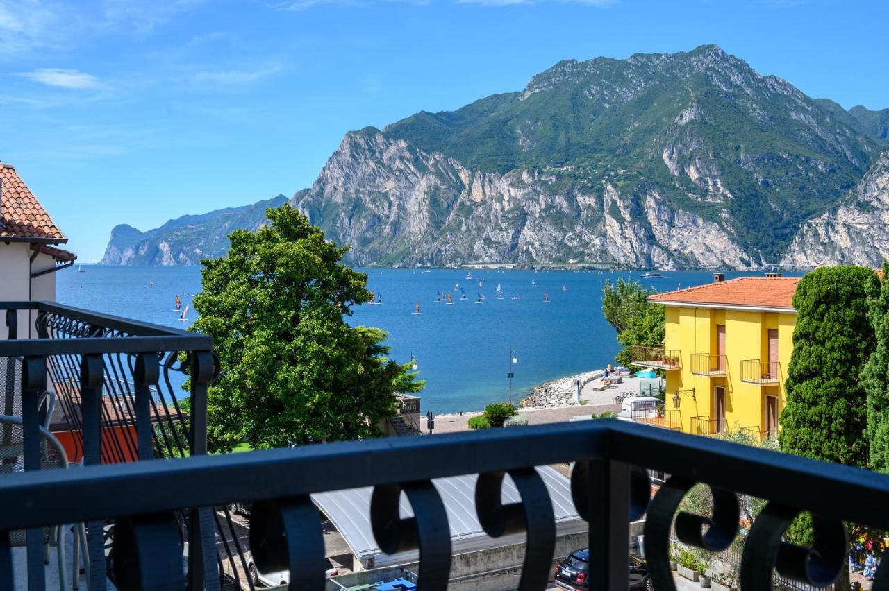 Hotel Benaco Torbole Sul Garda Exteriör bild