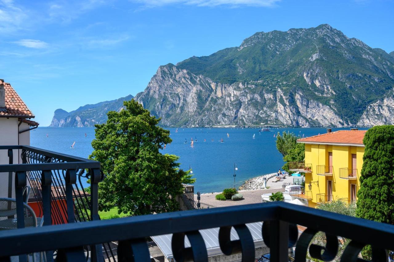 Hotel Benaco Torbole Sul Garda Exteriör bild