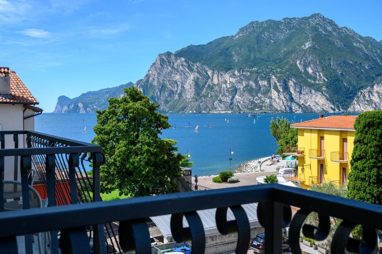 Hotel Benaco Torbole Sul Garda Exteriör bild