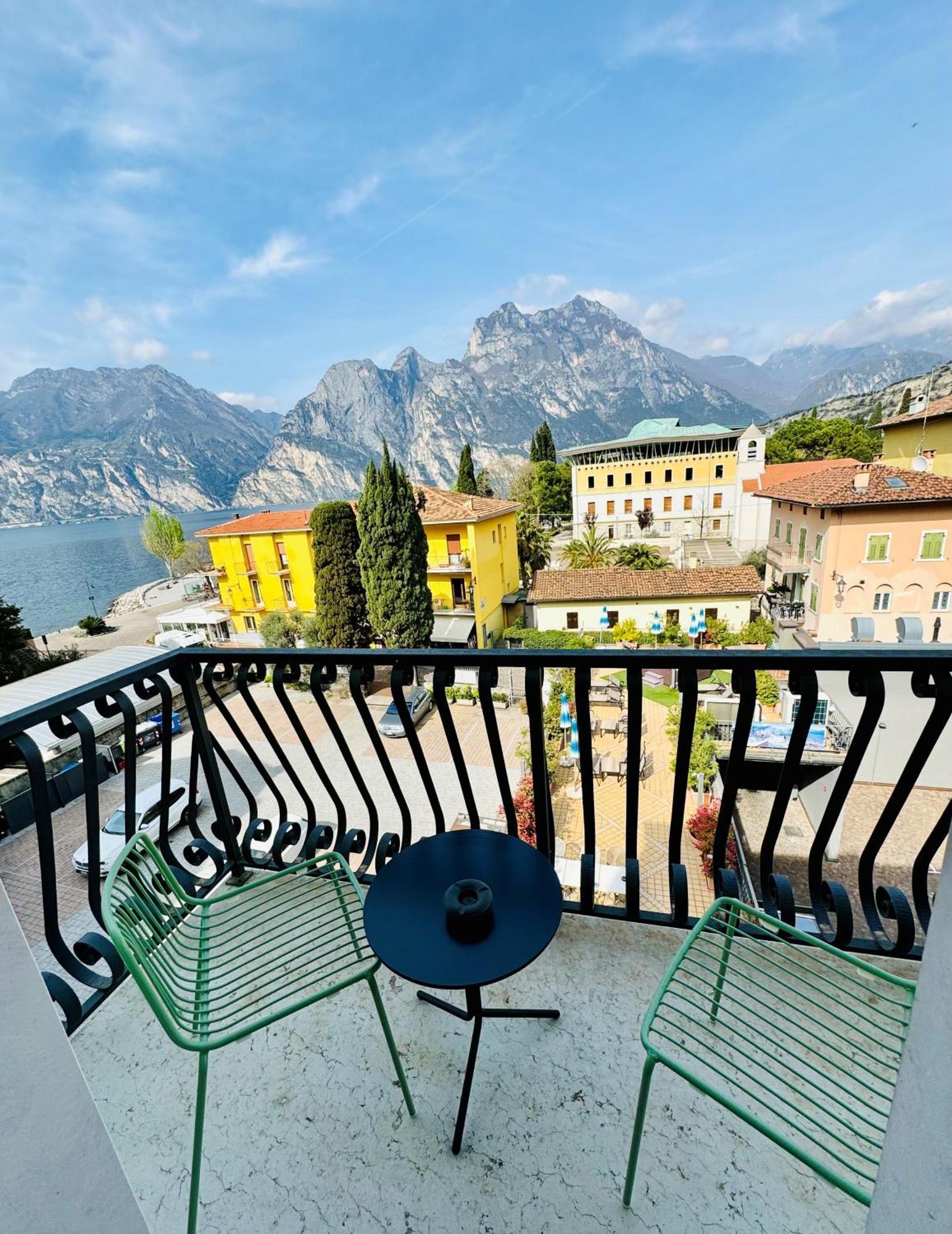 Hotel Benaco Torbole Sul Garda Exteriör bild