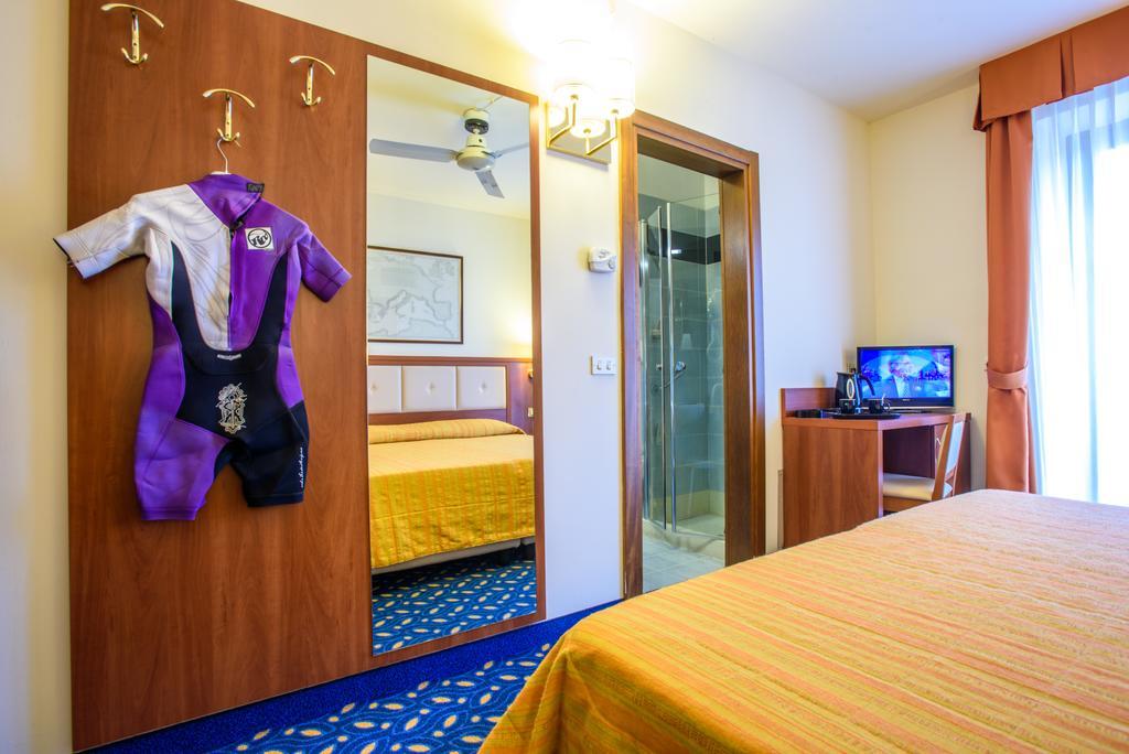 Hotel Benaco Torbole Sul Garda Exteriör bild